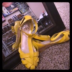 Cute yellow mini wedges!